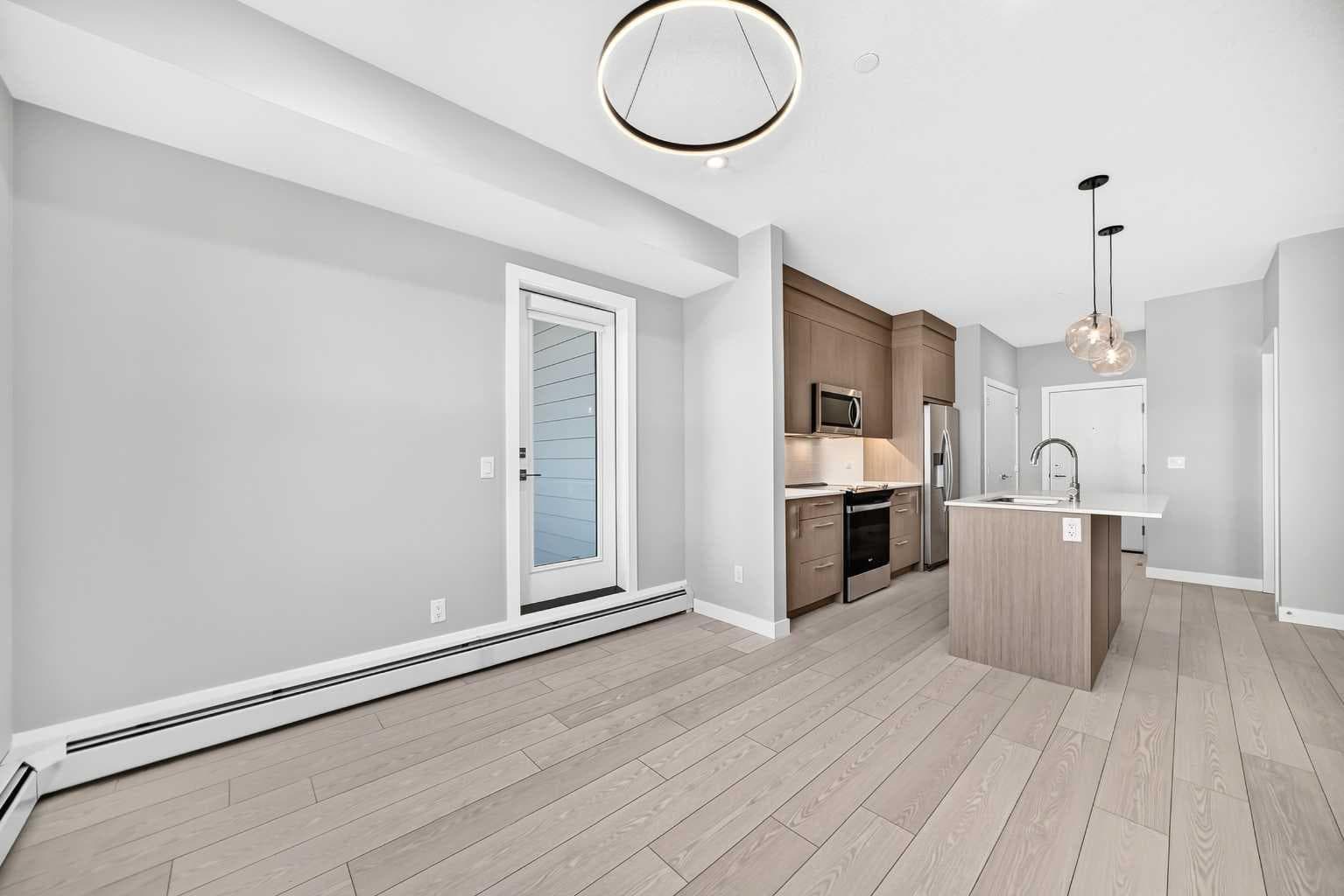1217, 63 Corner Glen Crescent NE