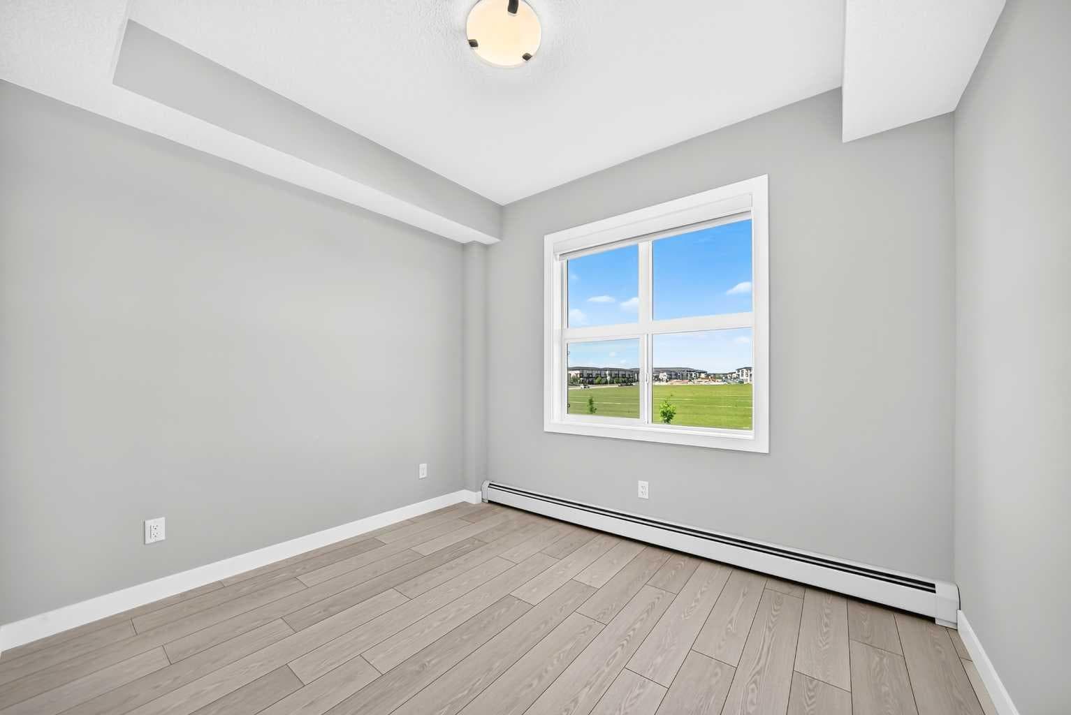 1217, 63 Corner Glen Crescent NE