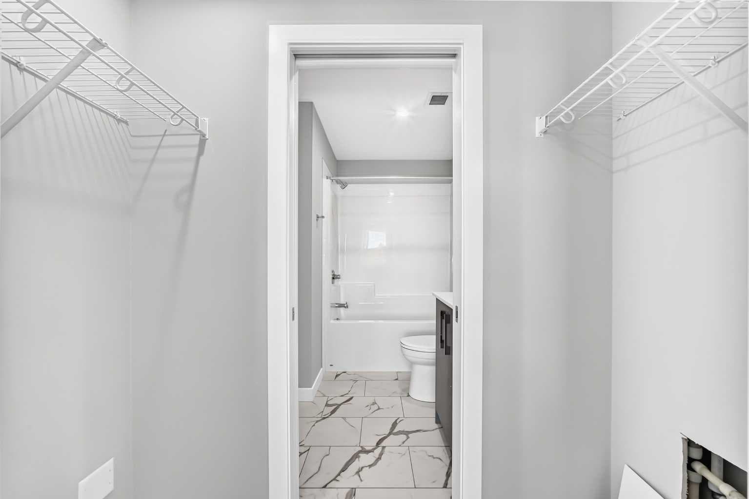 1217, 63 Corner Glen Crescent NE