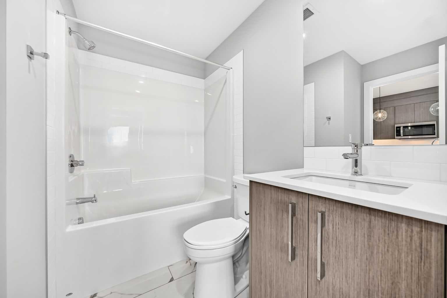1217, 63 Corner Glen Crescent NE