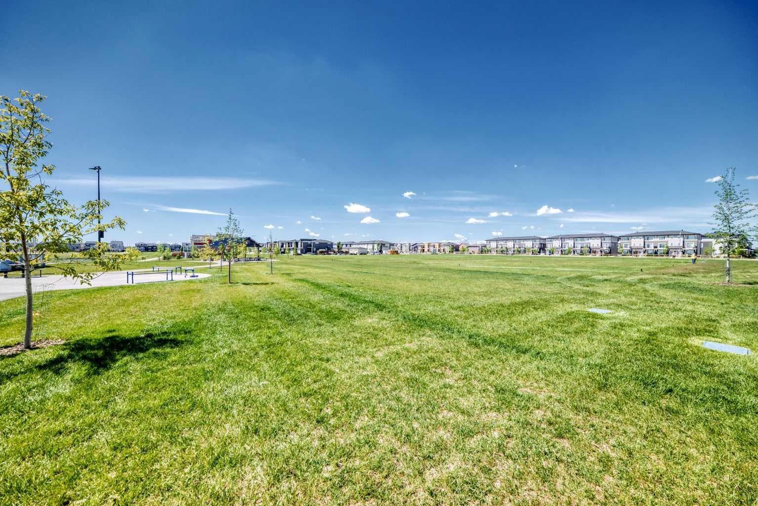 1217, 63 Corner Glen Crescent NE