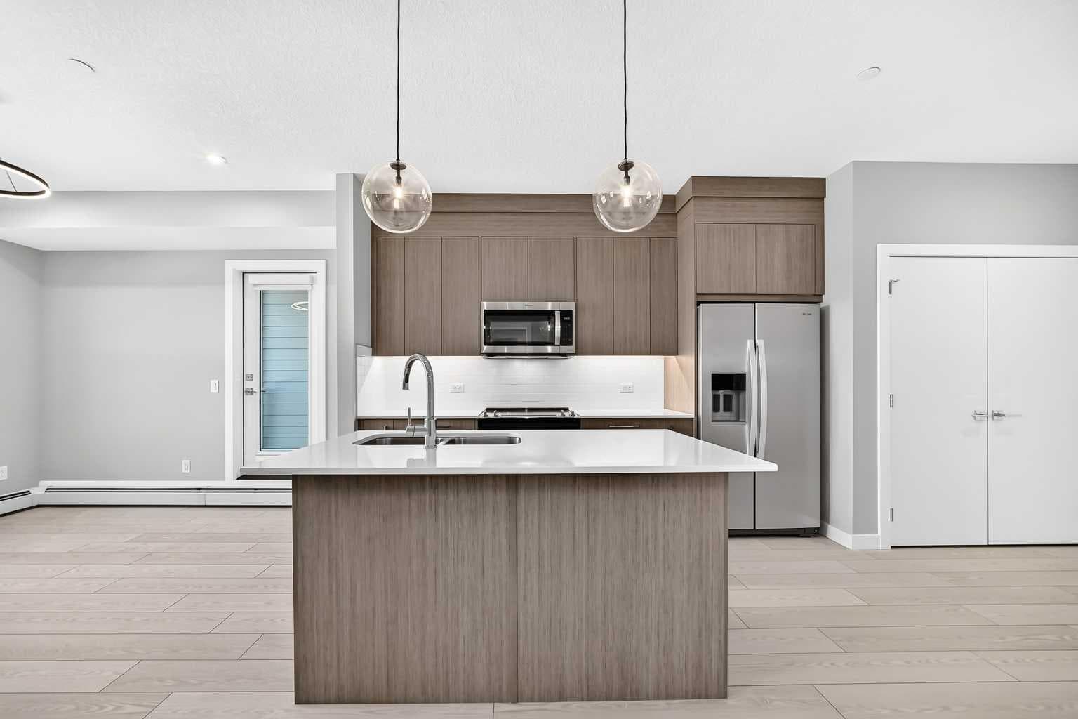 1217, 63 Corner Glen Crescent NE
