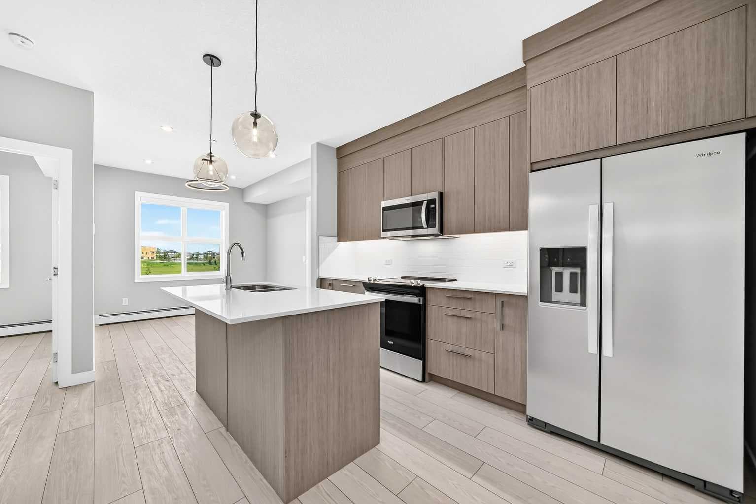 1217, 63 Corner Glen Crescent NE