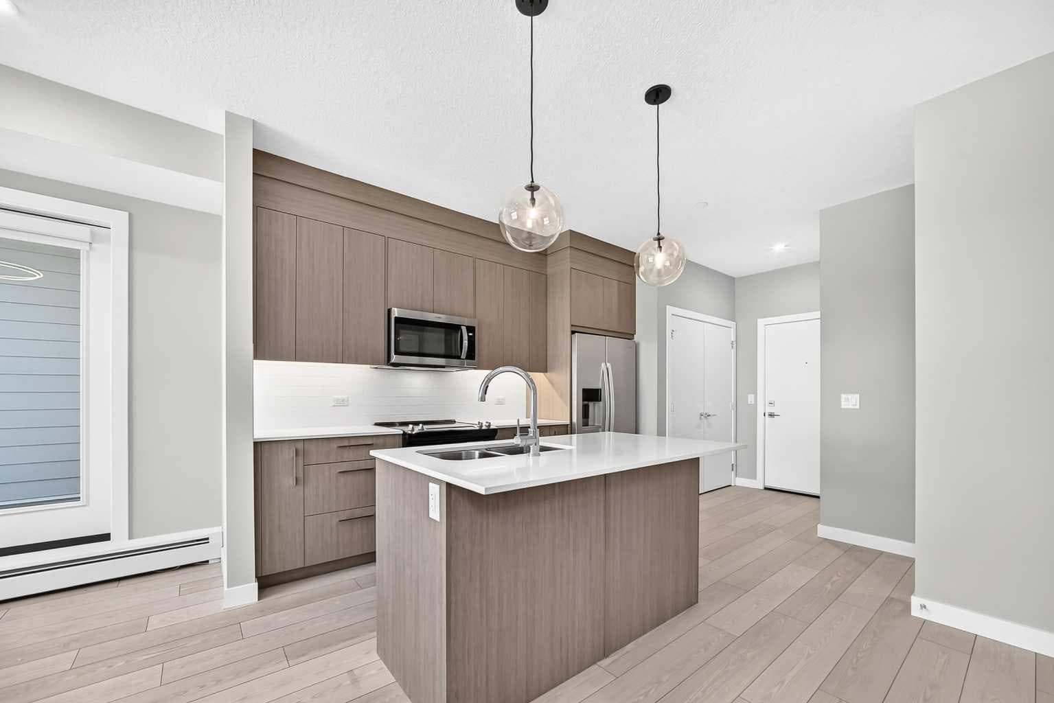 1217, 63 Corner Glen Crescent NE