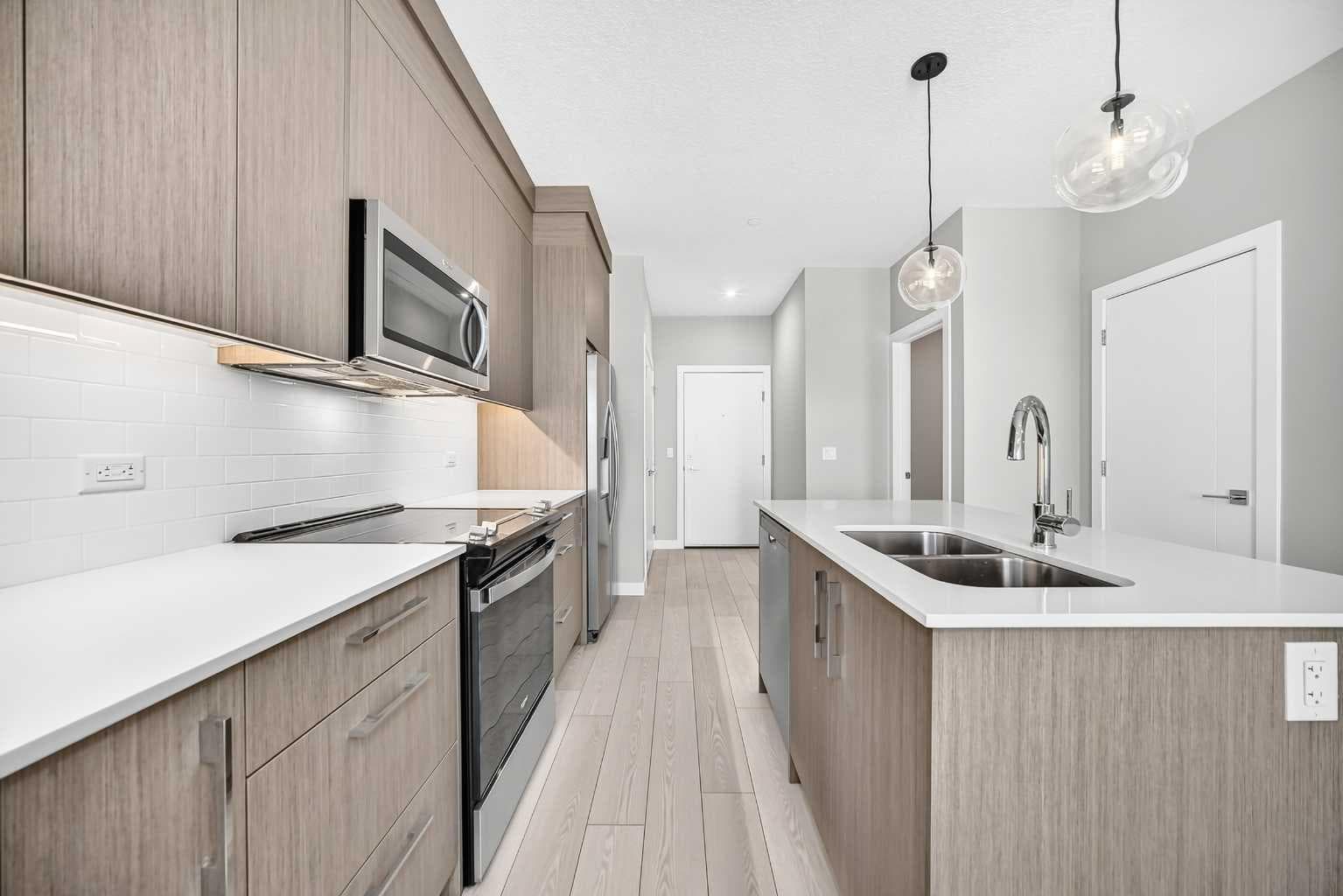 1217, 63 Corner Glen Crescent NE