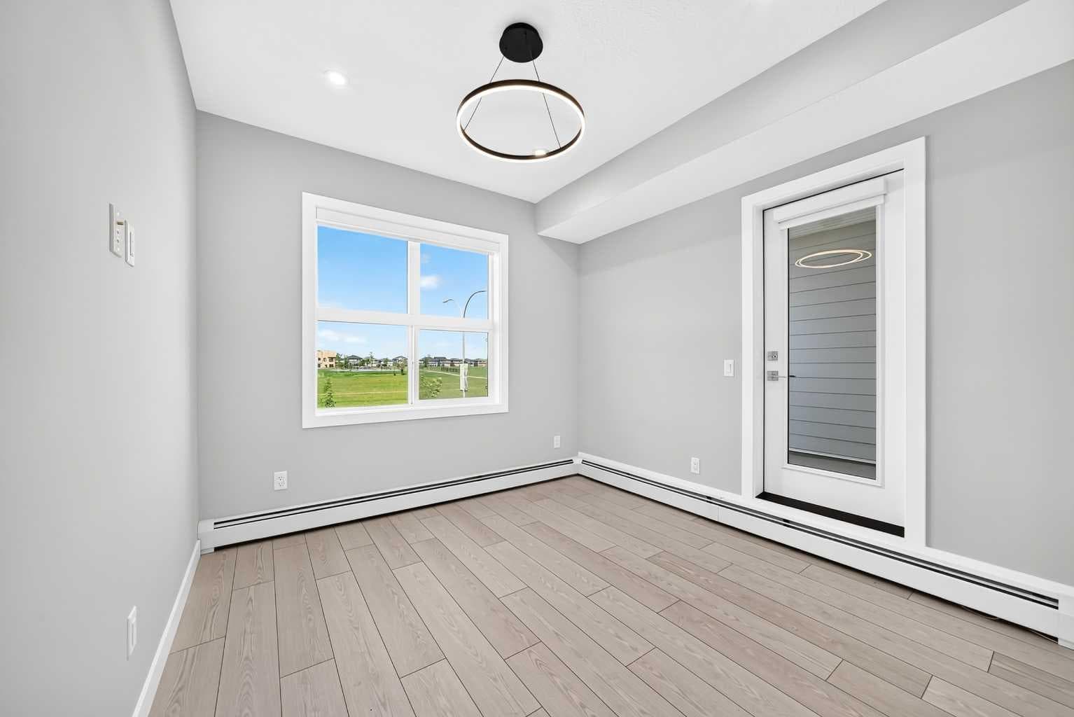 1217, 63 Corner Glen Crescent NE