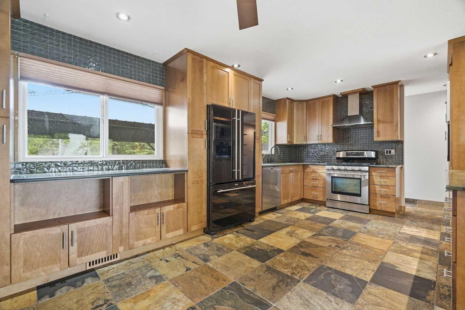 316 Canniff Place SW