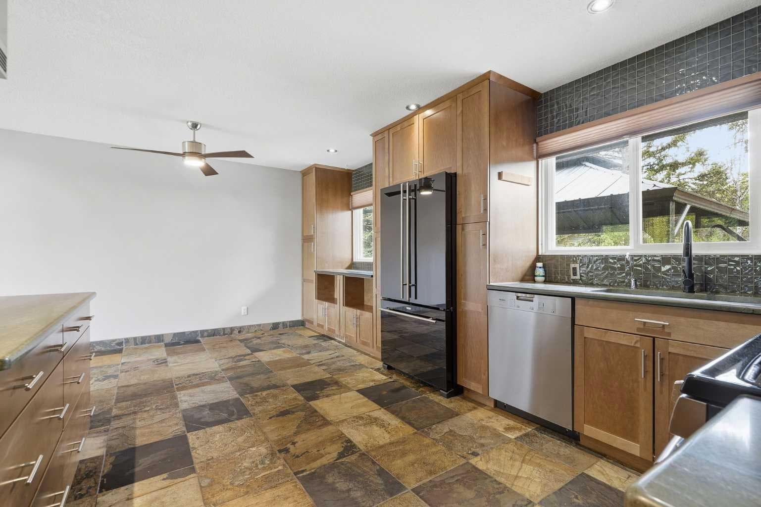 316 Canniff Place SW