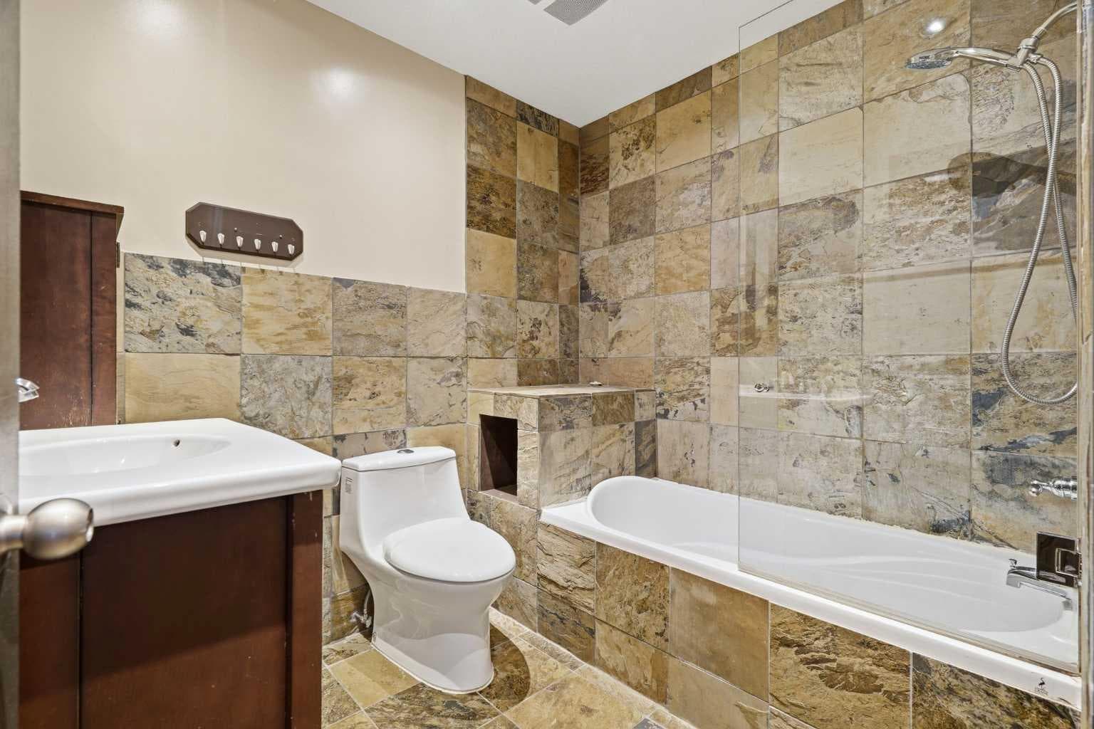316 Canniff Place SW