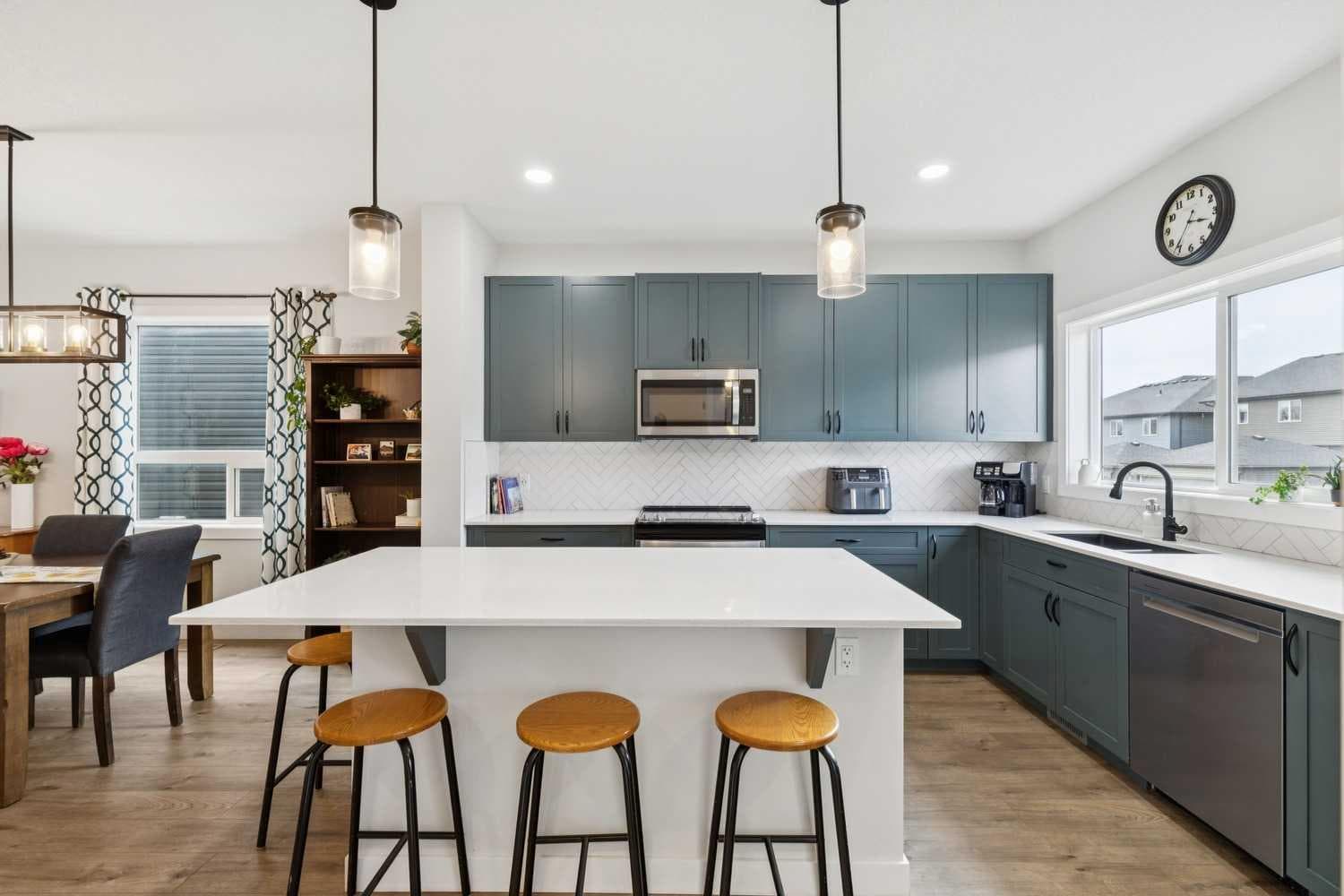 198 Legacy Reach Crescent SE