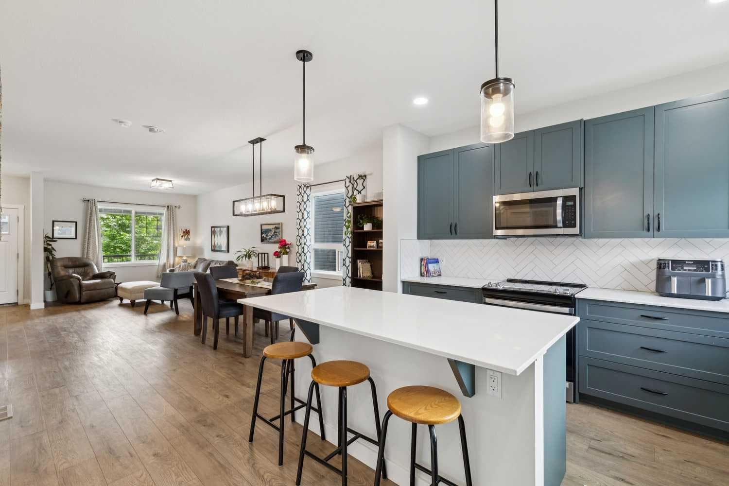 198 Legacy Reach Crescent SE