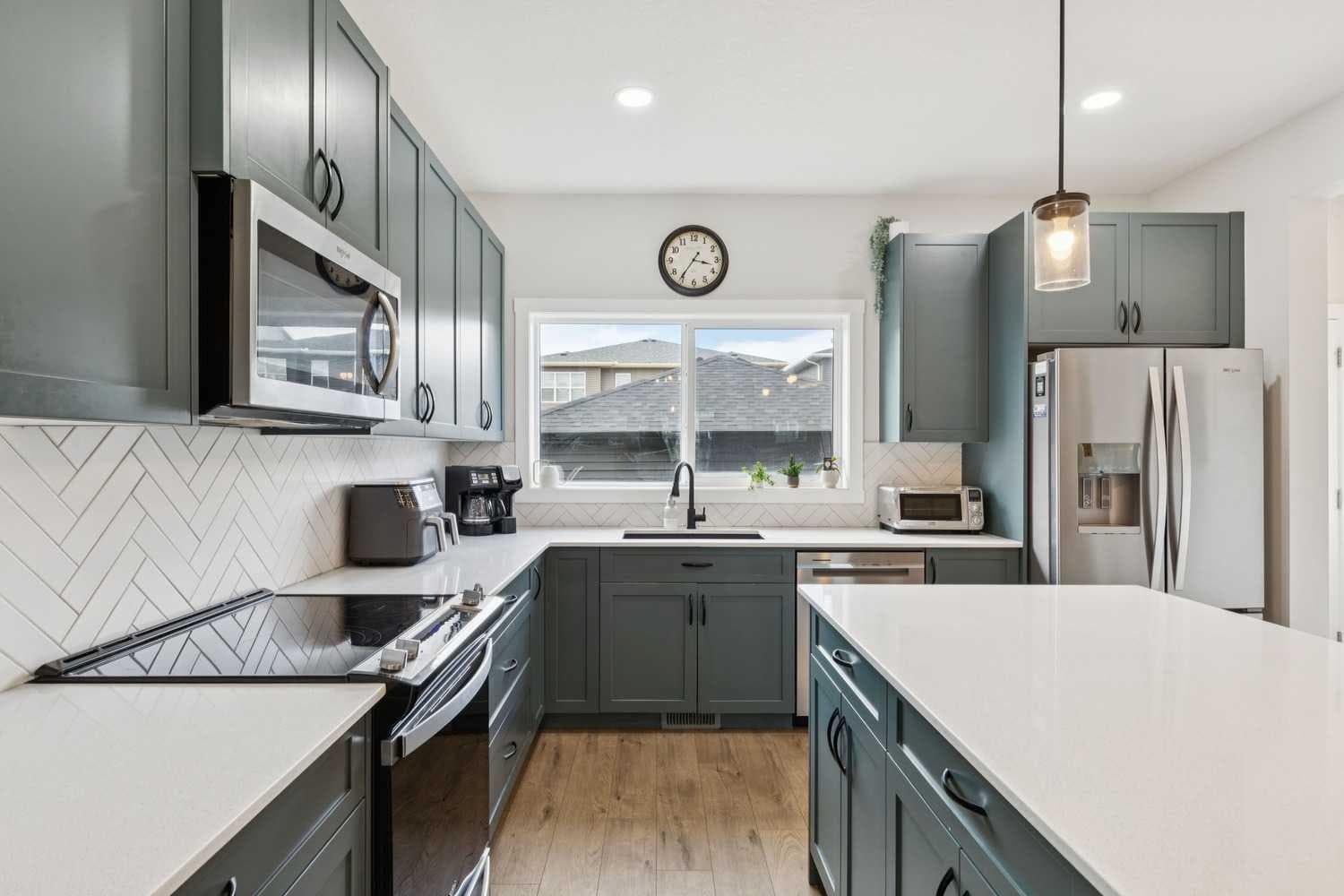 198 Legacy Reach Crescent SE
