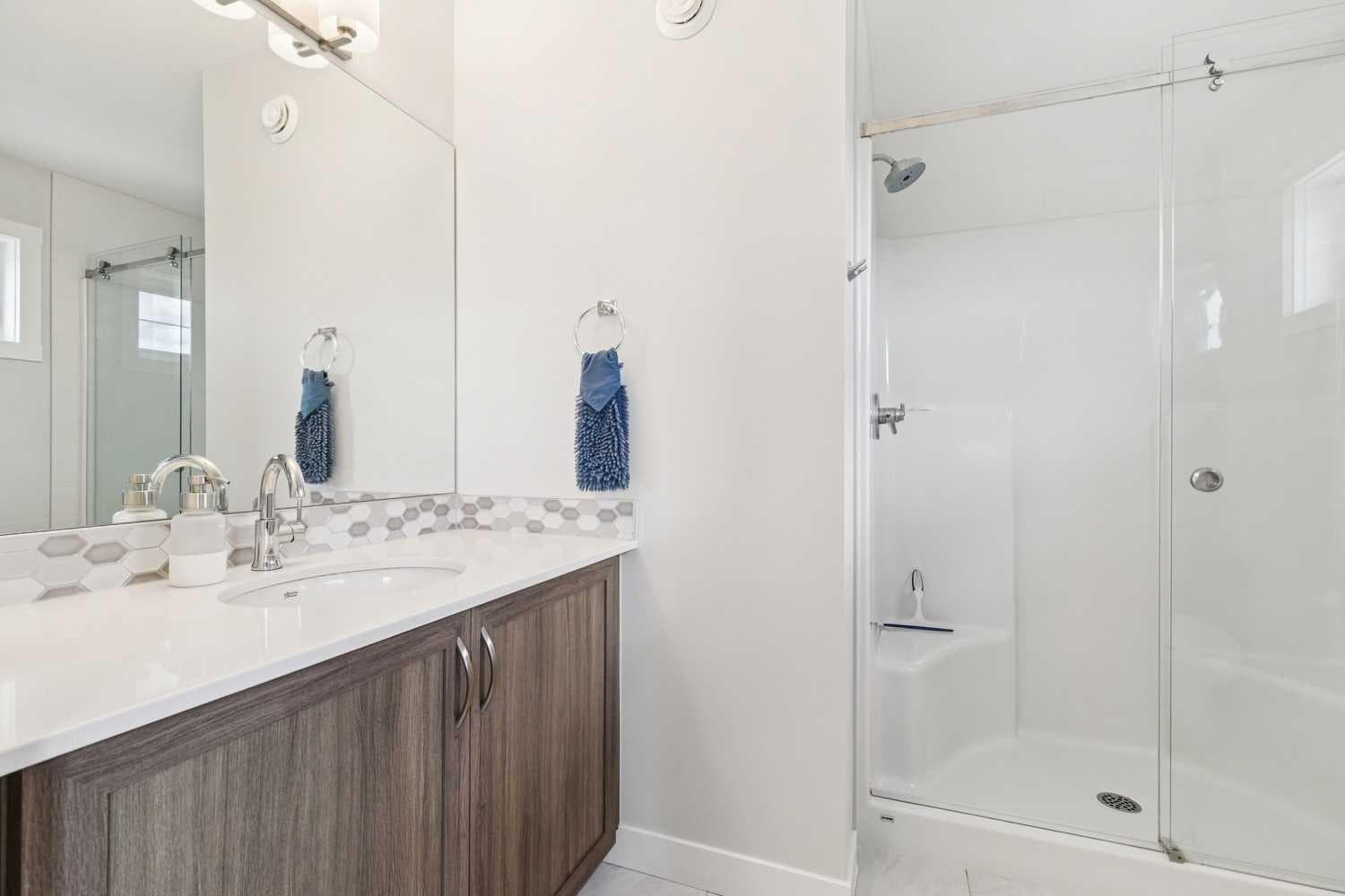 198 Legacy Reach Crescent SE