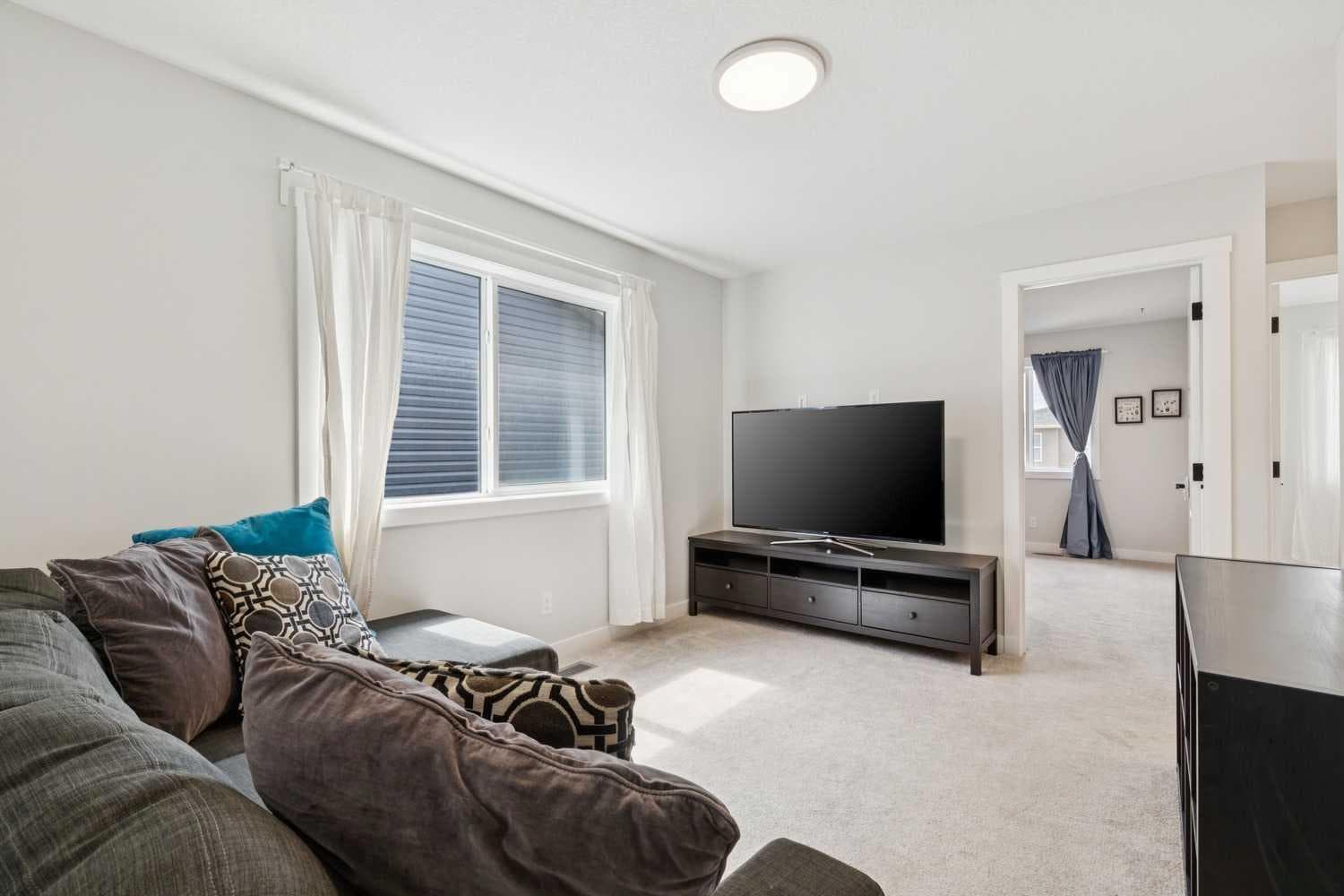 198 Legacy Reach Crescent SE