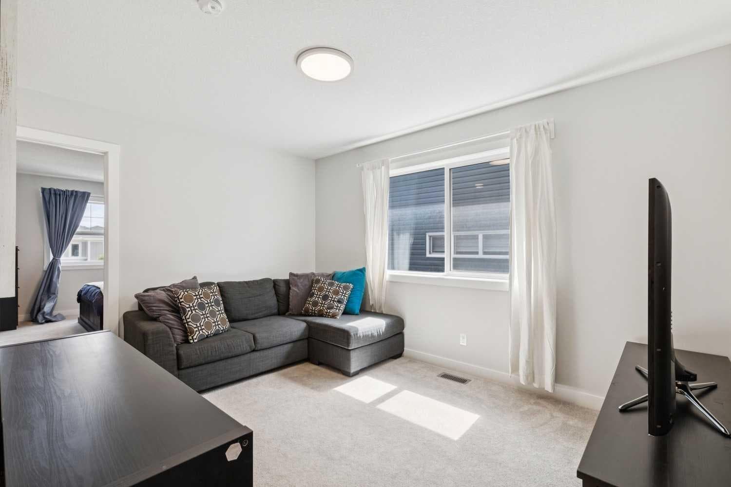 198 Legacy Reach Crescent SE
