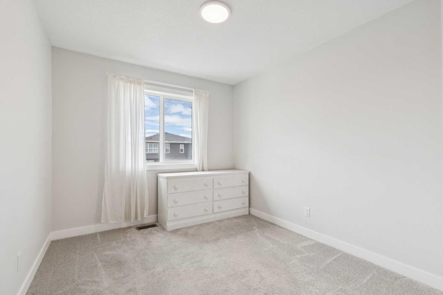 198 Legacy Reach Crescent SE