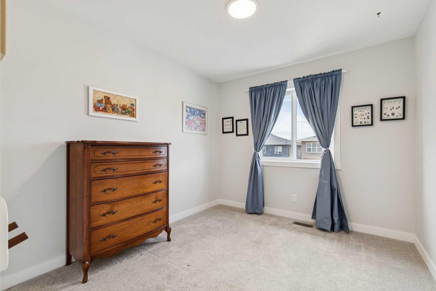 198 Legacy Reach Crescent SE