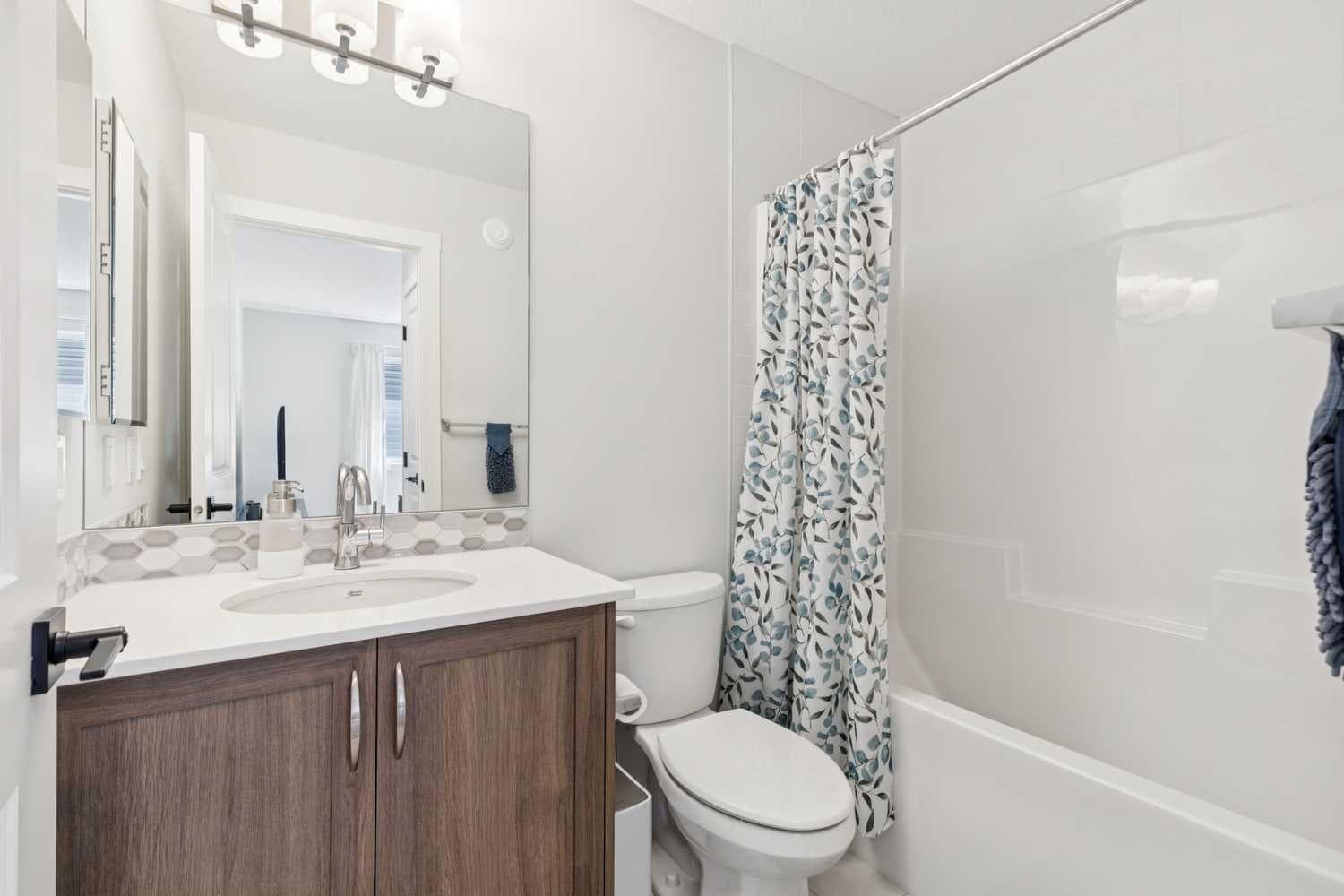 198 Legacy Reach Crescent SE