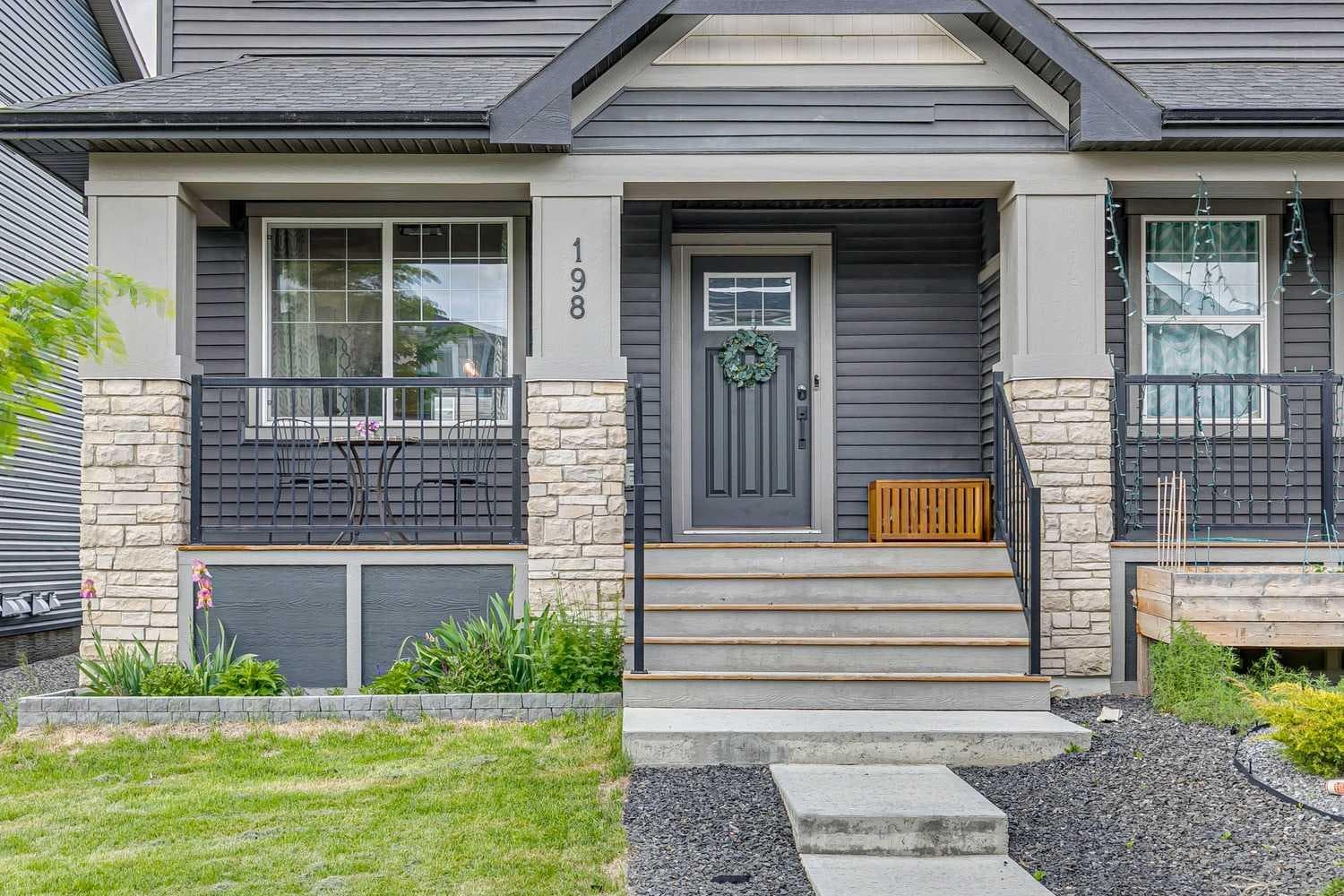 198 Legacy Reach Crescent SE