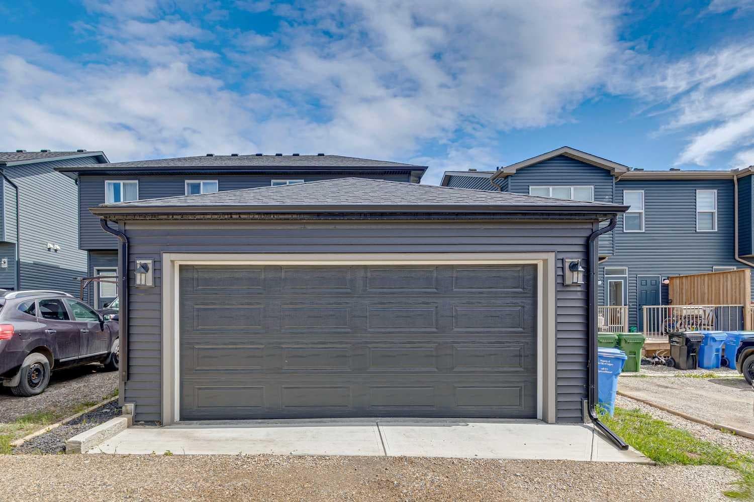198 Legacy Reach Crescent SE