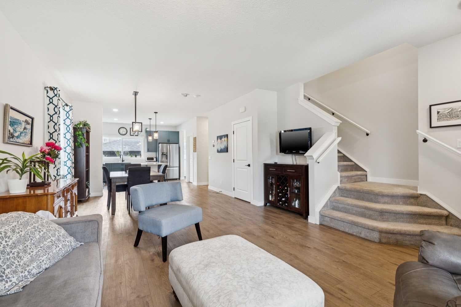 198 Legacy Reach Crescent SE