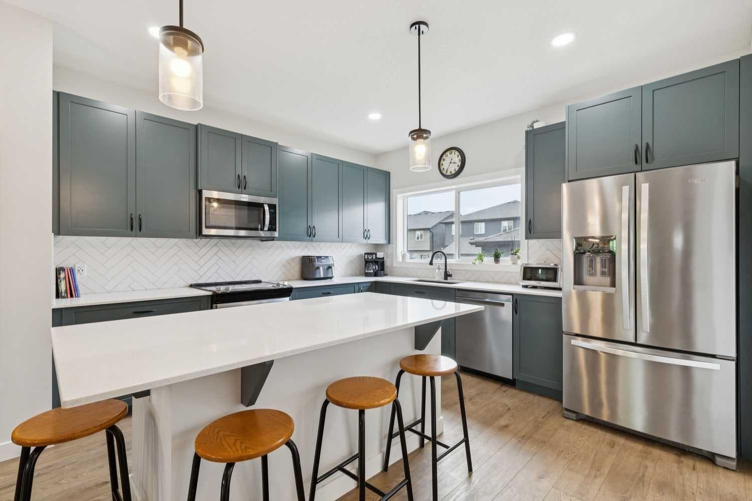 198 Legacy Reach Crescent SE