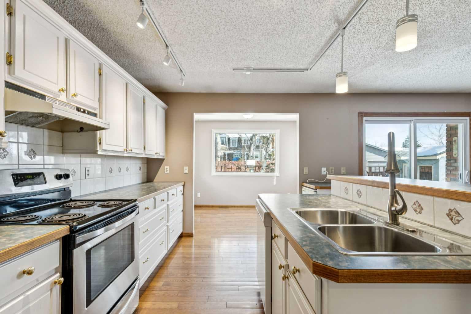 328 Norseman Road NW