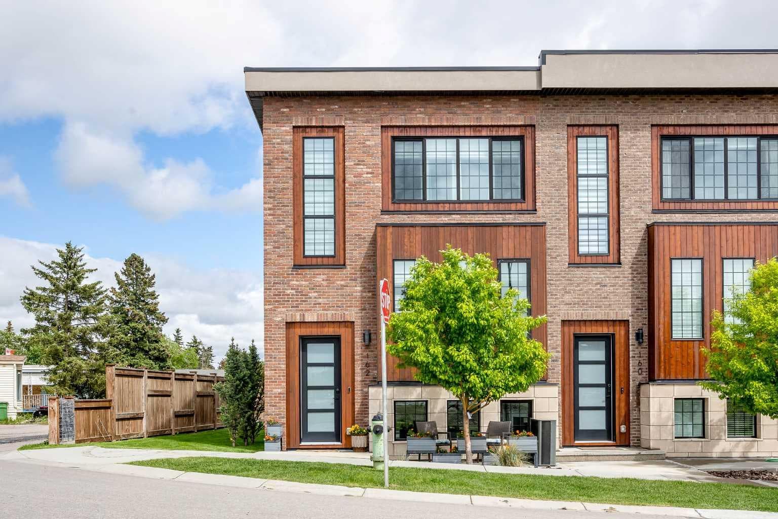 162 Greenbriar Way NW
