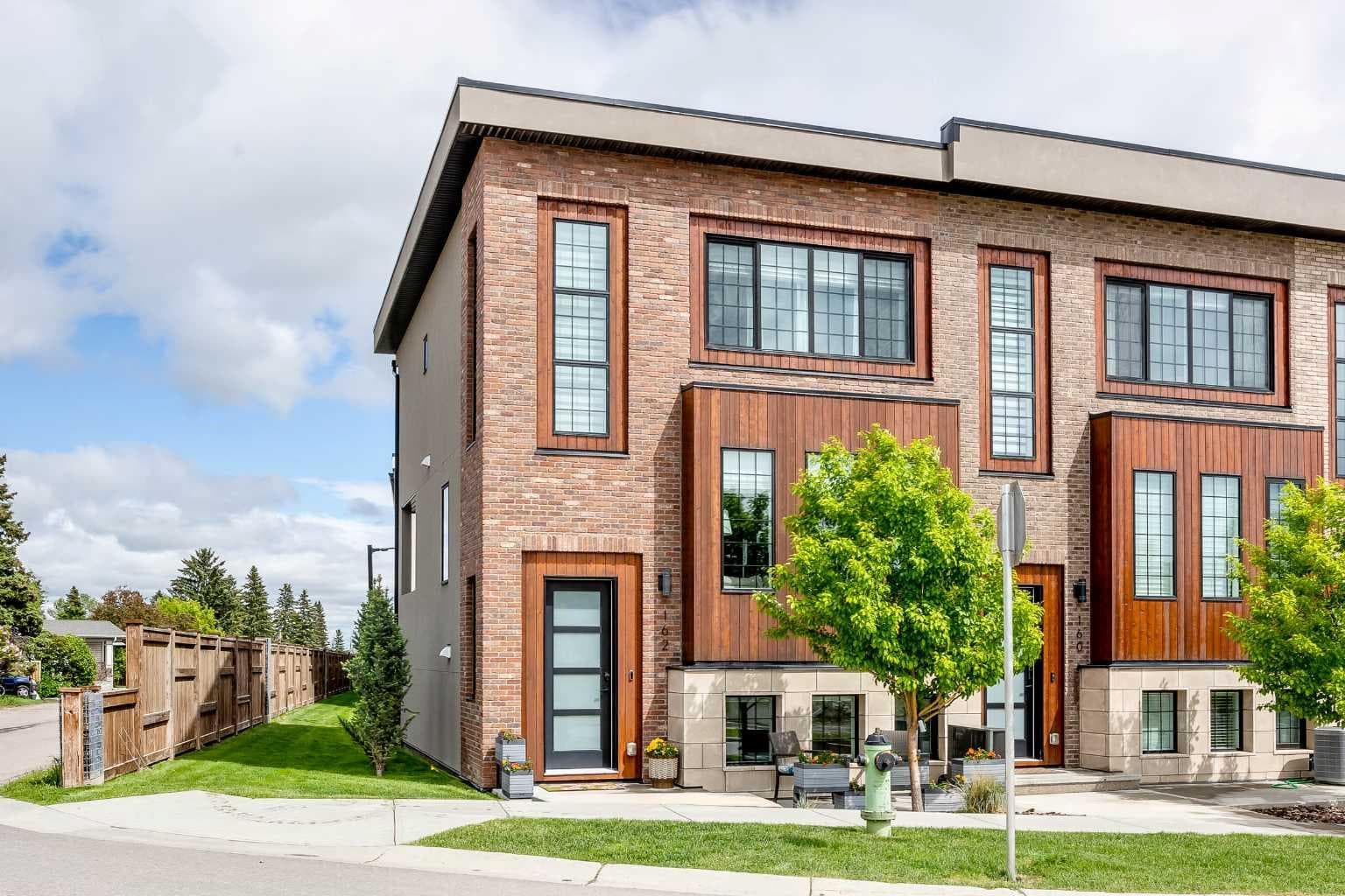 162 Greenbriar Way NW