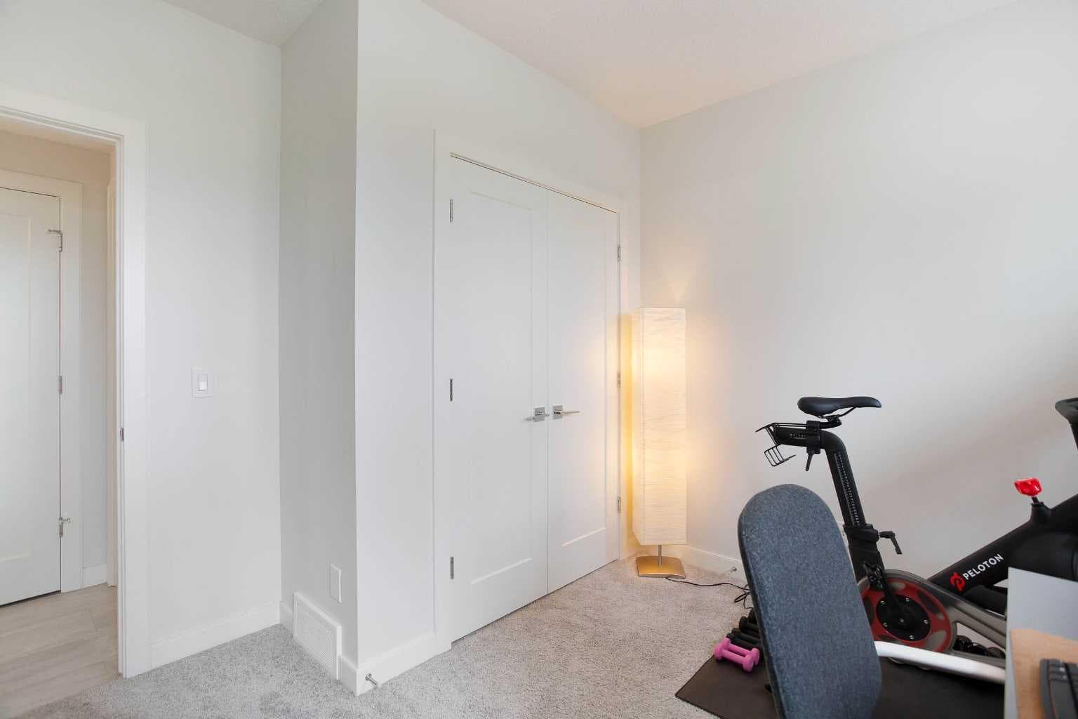 162 Greenbriar Way NW