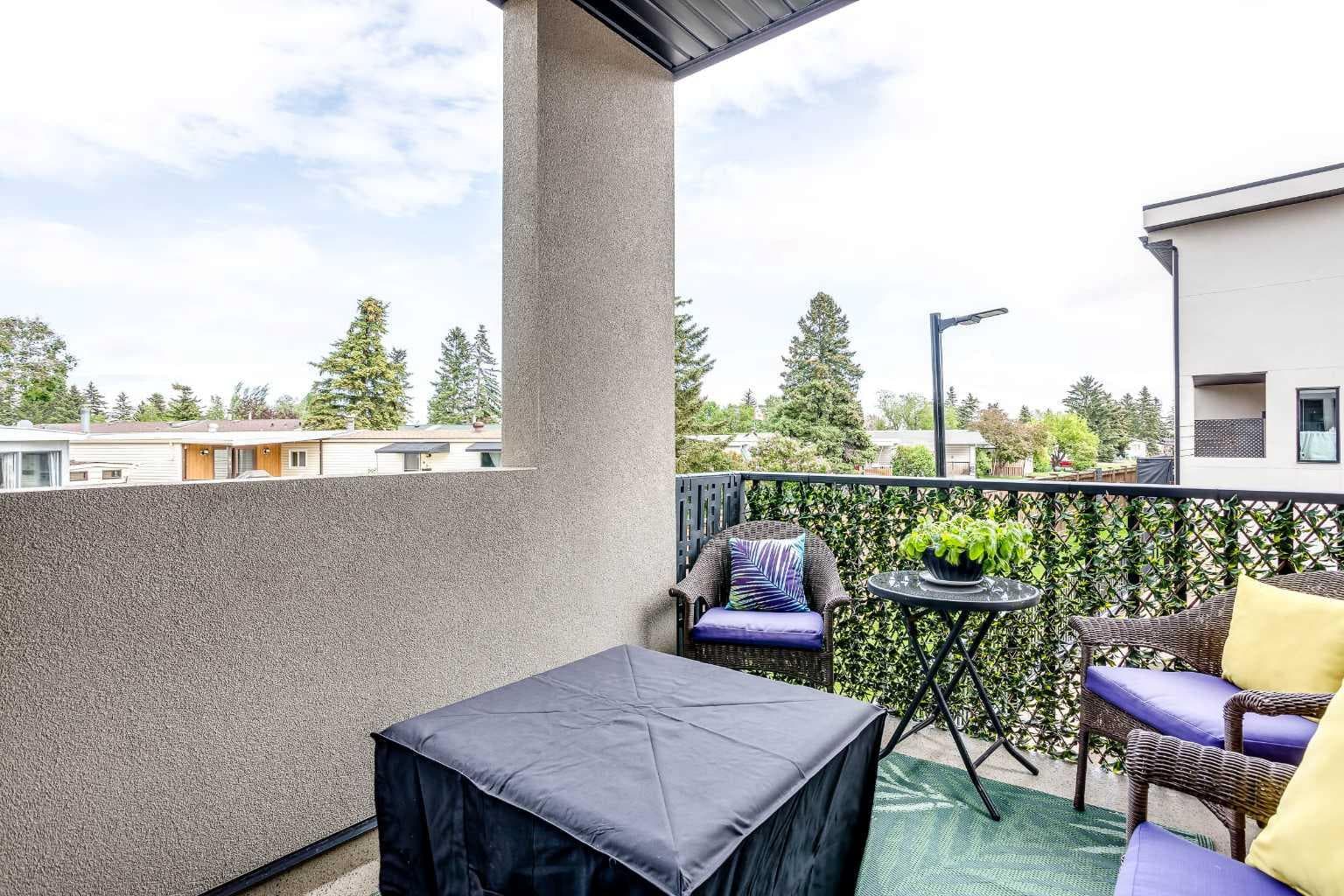 162 Greenbriar Way NW