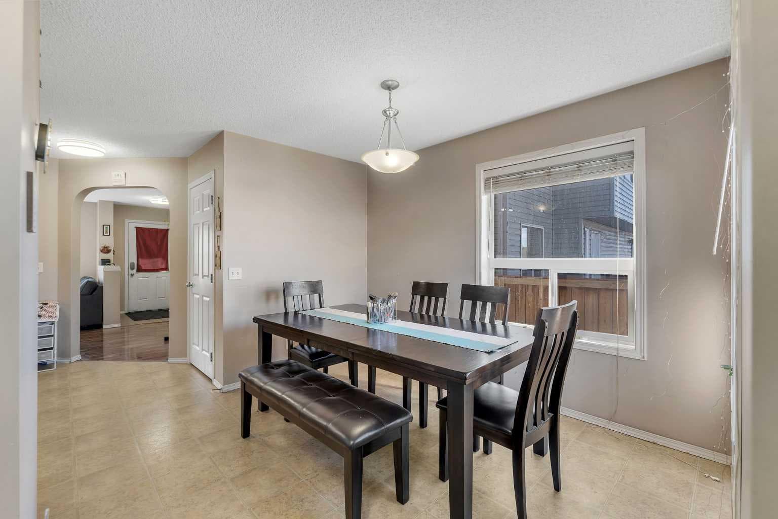33 Saddlebrook Common NE