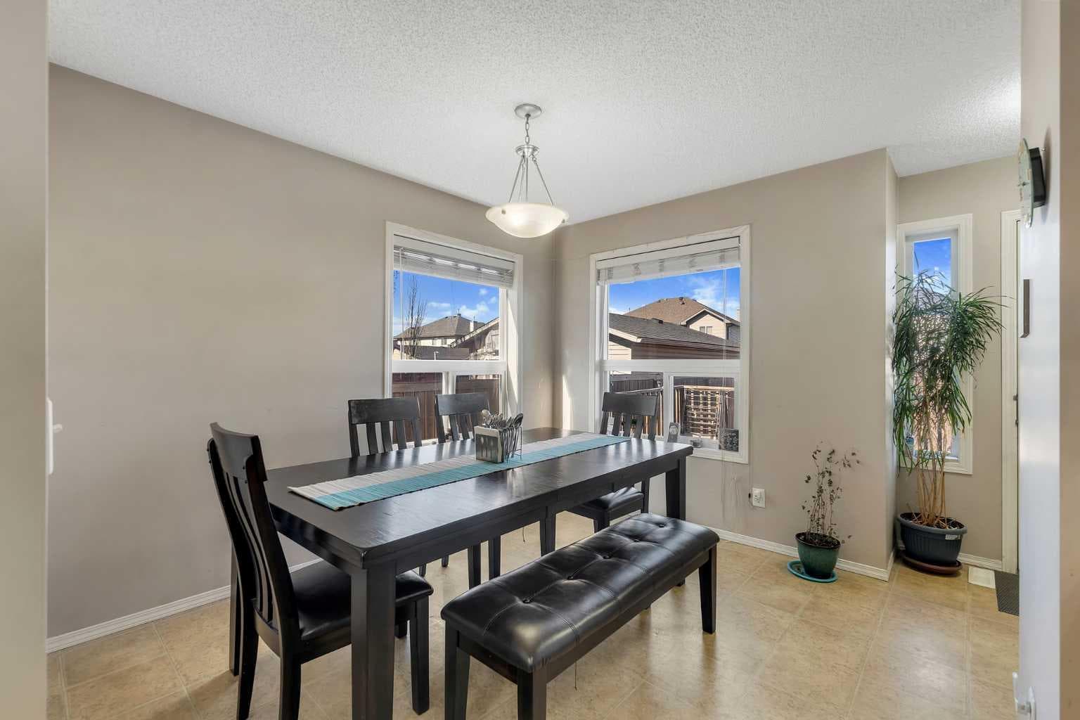 33 Saddlebrook Common NE
