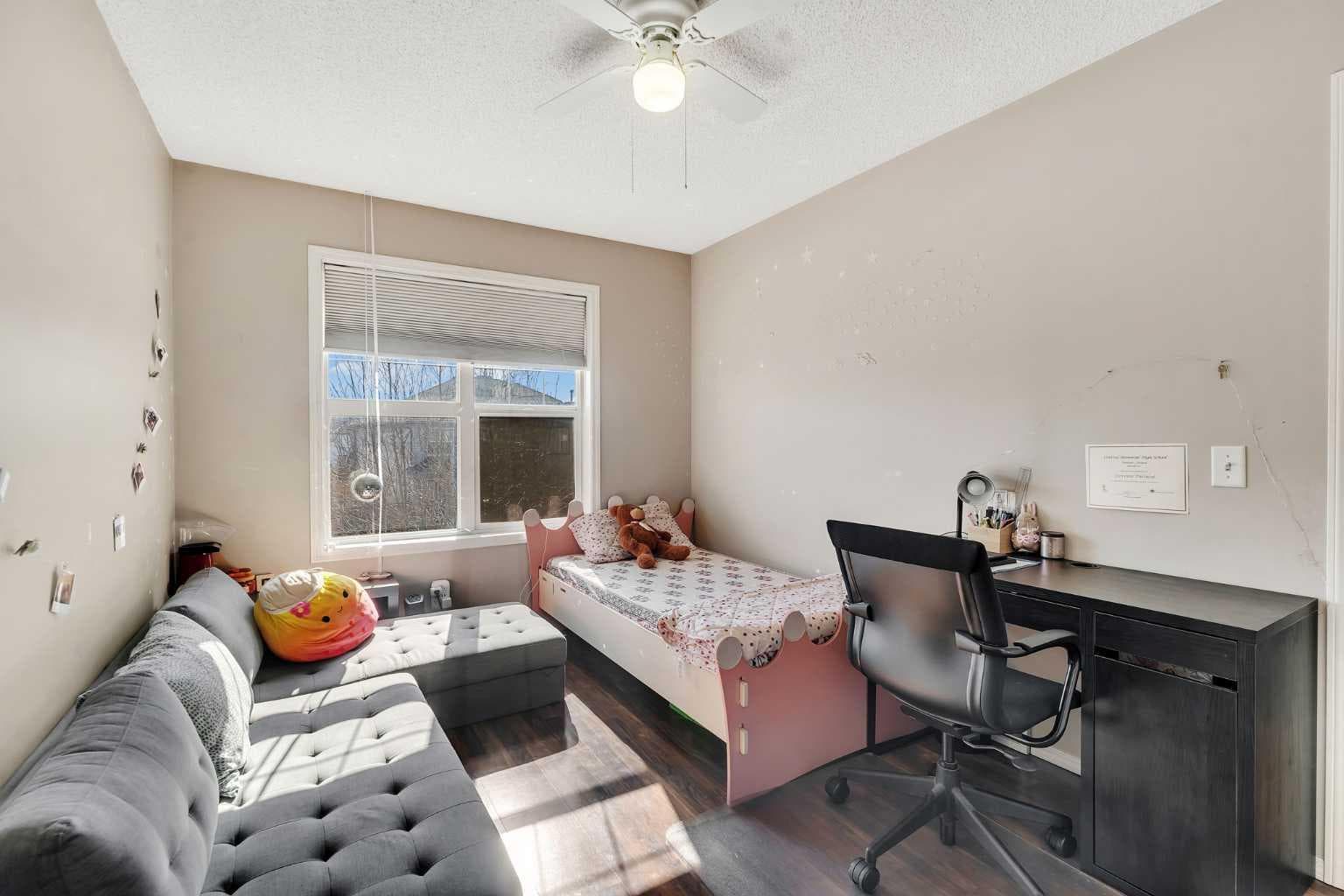 33 Saddlebrook Common NE