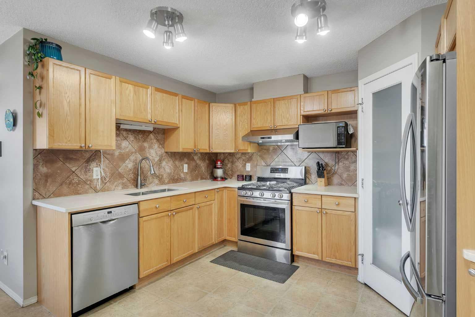 33 Saddlebrook Common NE
