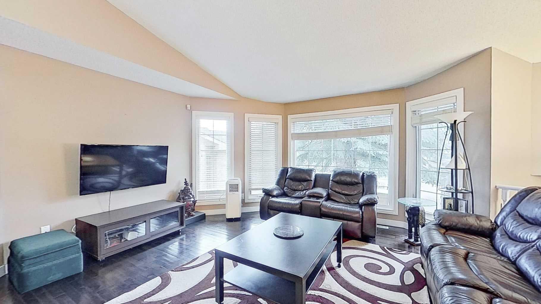 109 Edgebrook Gardens NW