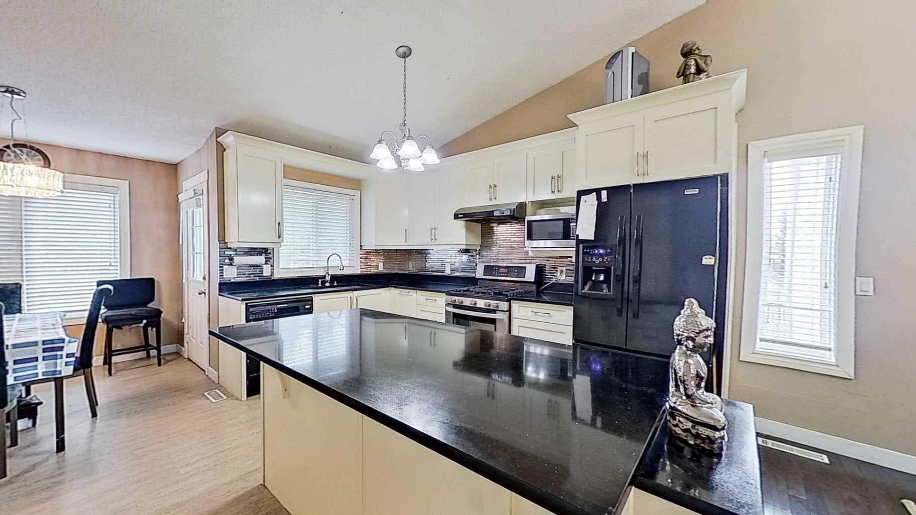 109 Edgebrook Gardens NW