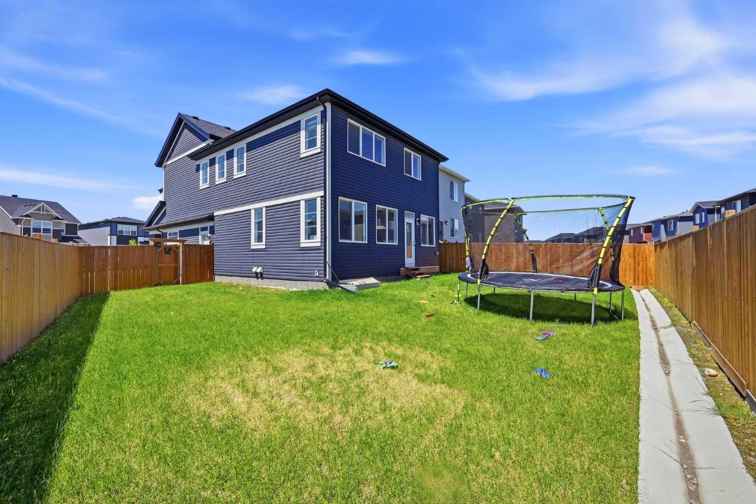 114 Corner Meadows Grove NE