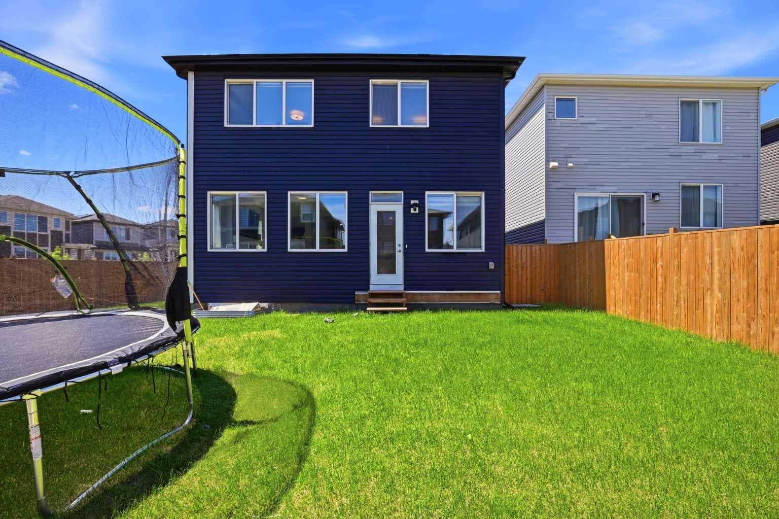 114 Corner Meadows Grove NE