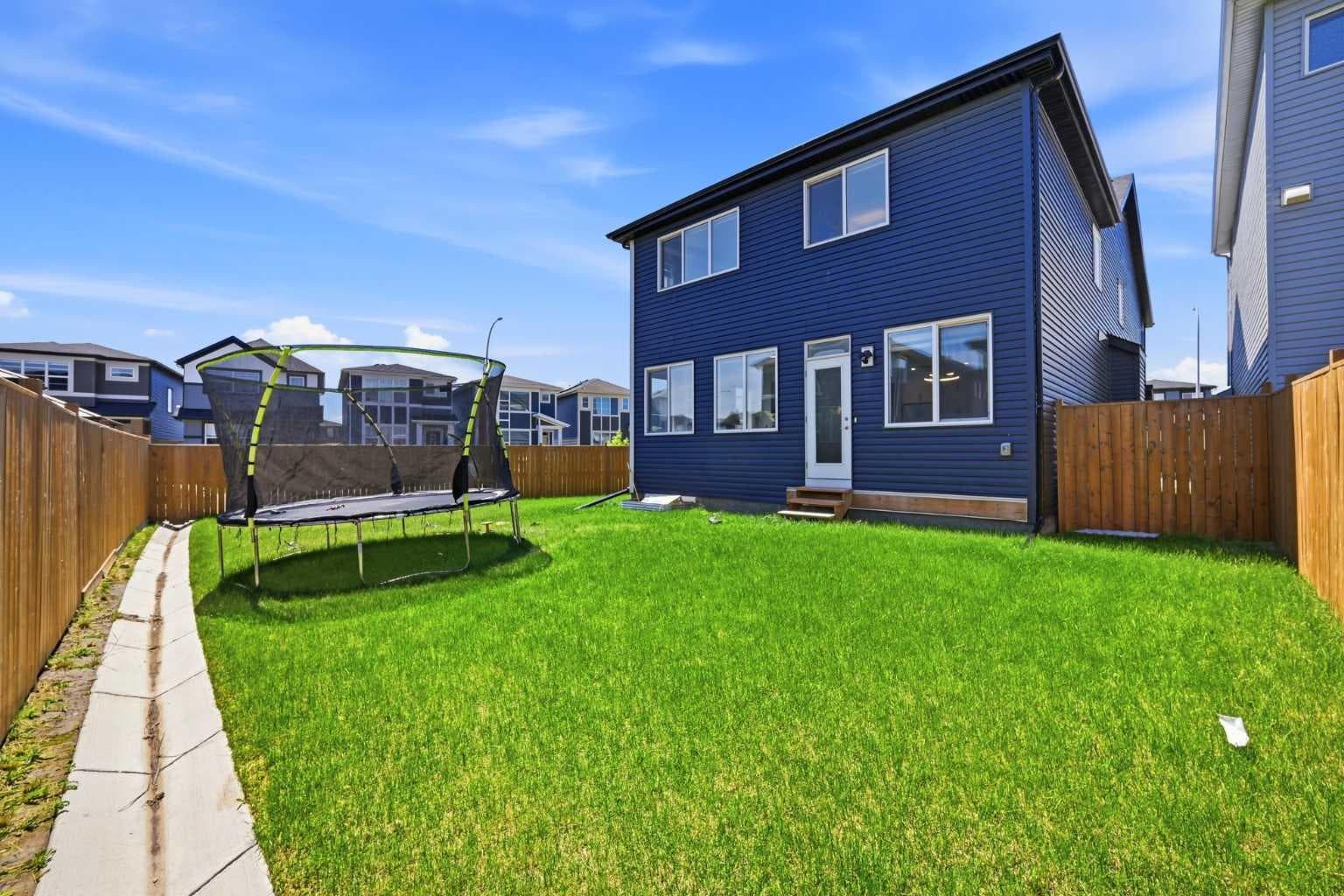 114 Corner Meadows Grove NE