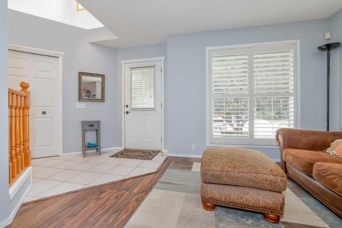 210 Mt Douglas Court SE