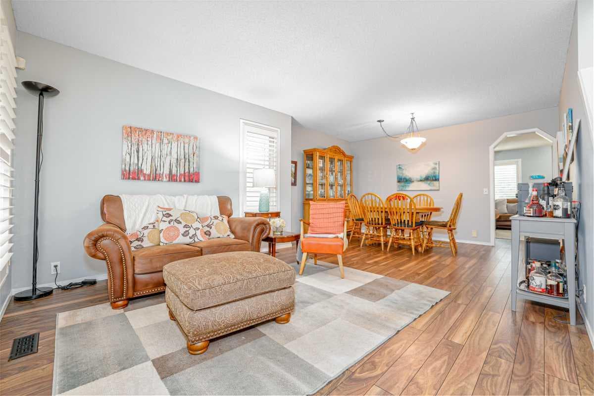 210 Mt Douglas Court SE