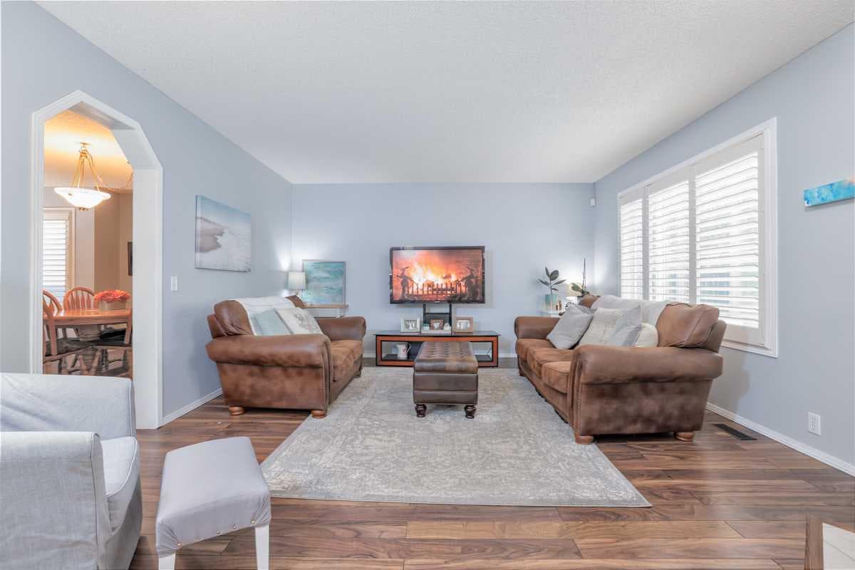 210 Mt Douglas Court SE