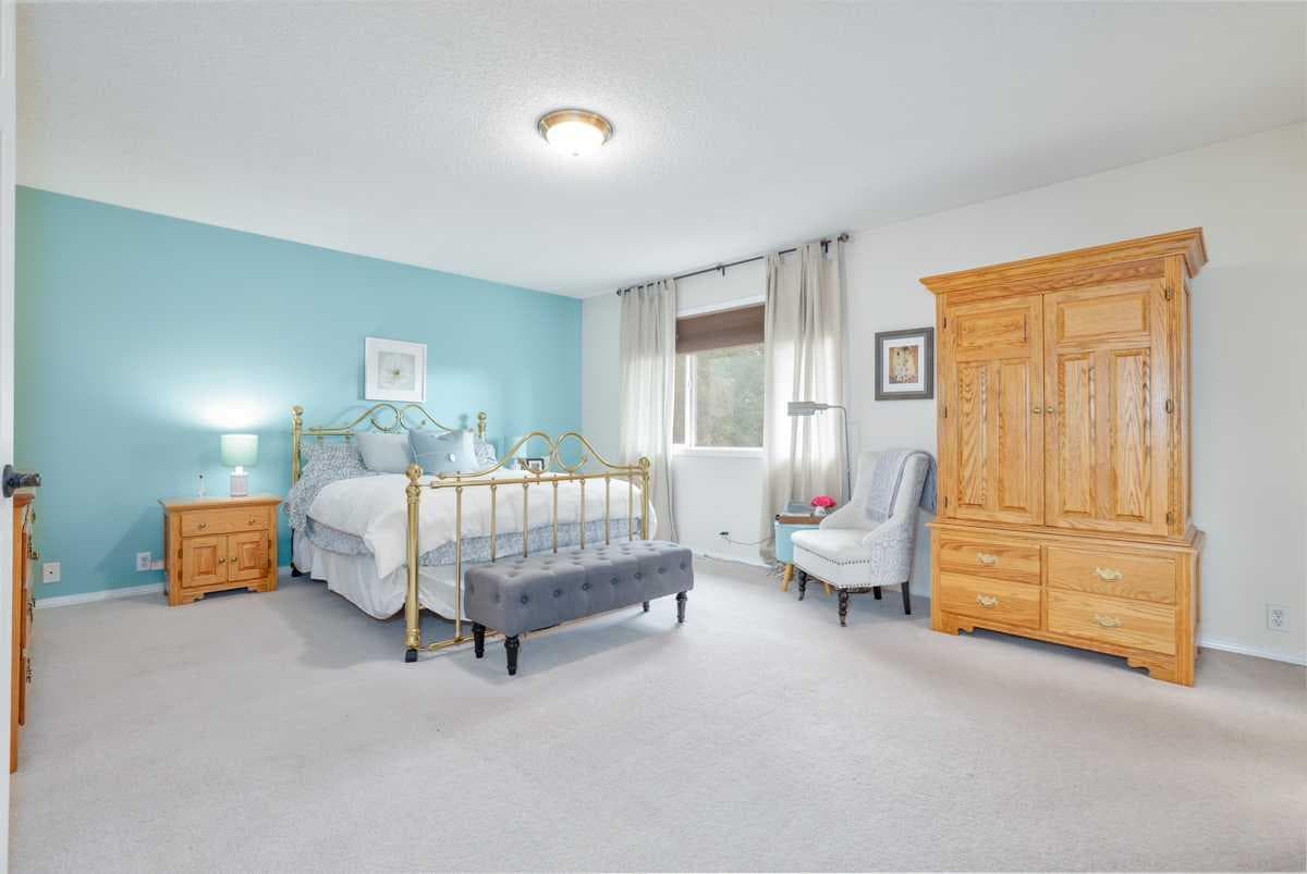 210 Mt Douglas Court SE