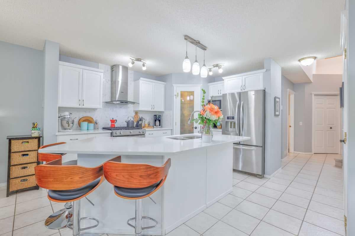 210 Mt Douglas Court SE