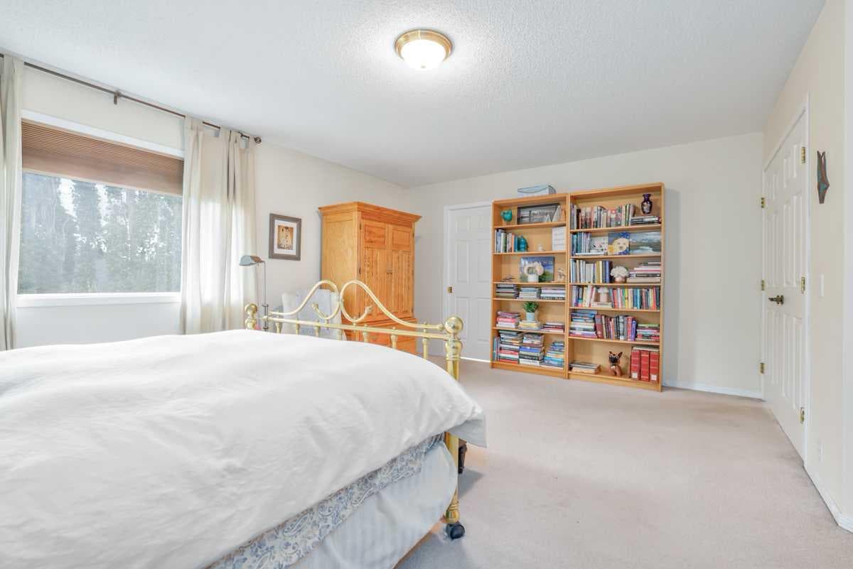 210 Mt Douglas Court SE