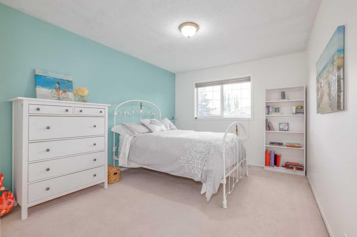210 Mt Douglas Court SE