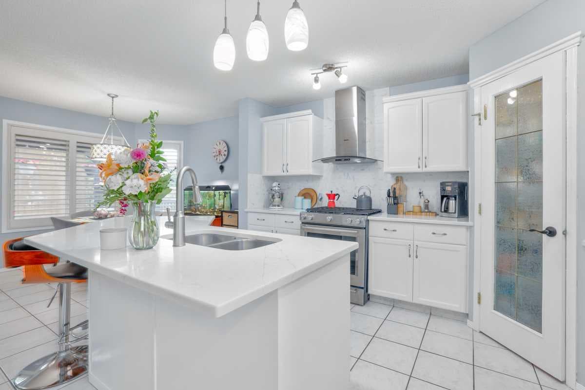 210 Mt Douglas Court SE