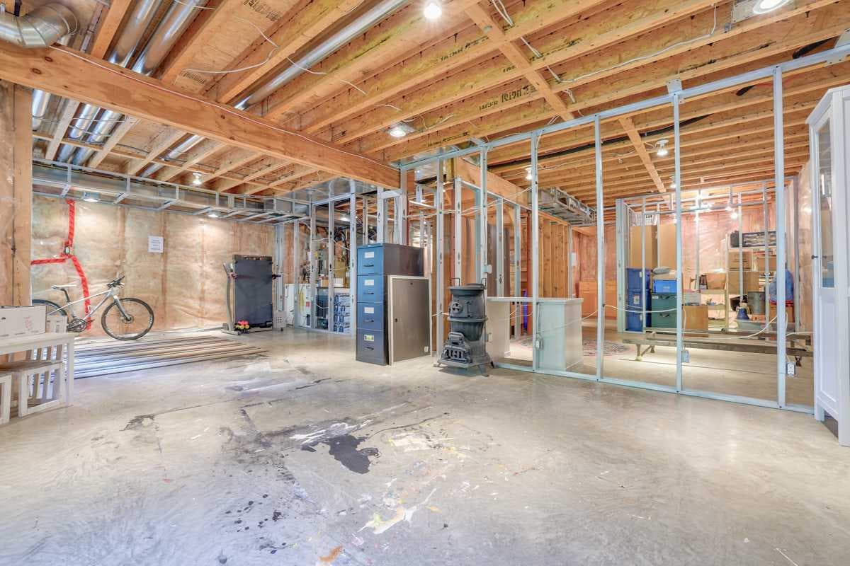 210 Mt Douglas Court SE
