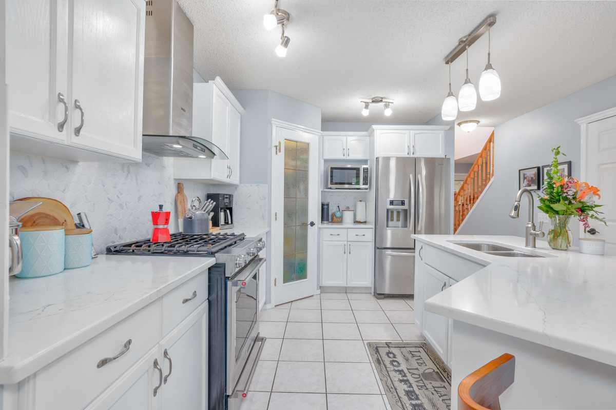 210 Mt Douglas Court SE